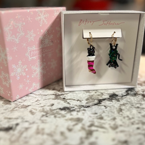 Betsey Johnson Christmas Cats Mismatch Earrings - Picture 5 of 7